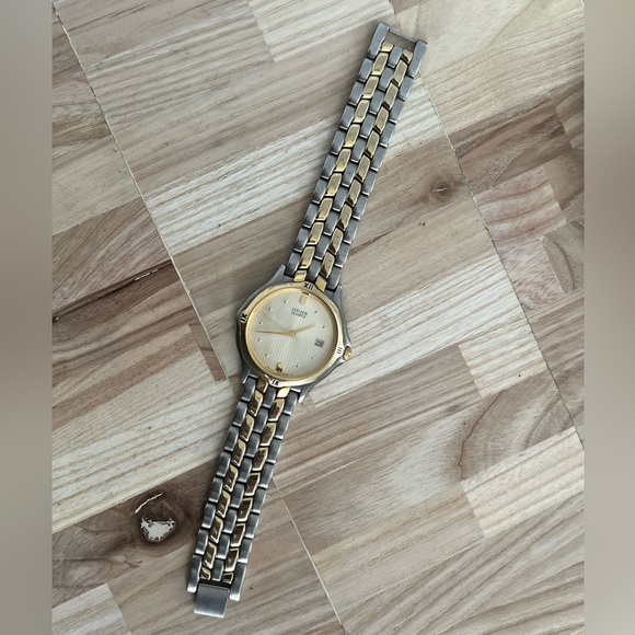 Citizen Quartz Men’s Watch Two Tone Bracelet Light Gold Tone Dial Date Window - Picture 7 of 14